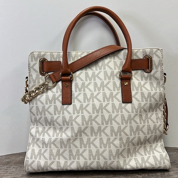 Michael Kors Hamilton Large Logo Tote - Picture 5 of 16